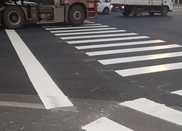 冬季道路標線維護挑戰(zhàn)與解決方案