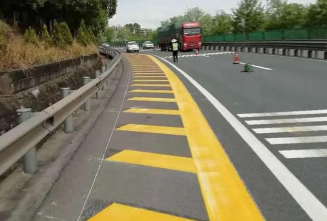 十堰恐龍化工創(chuàng)新驅(qū)動，引領(lǐng)道路標線漆生產(chǎn)新高度